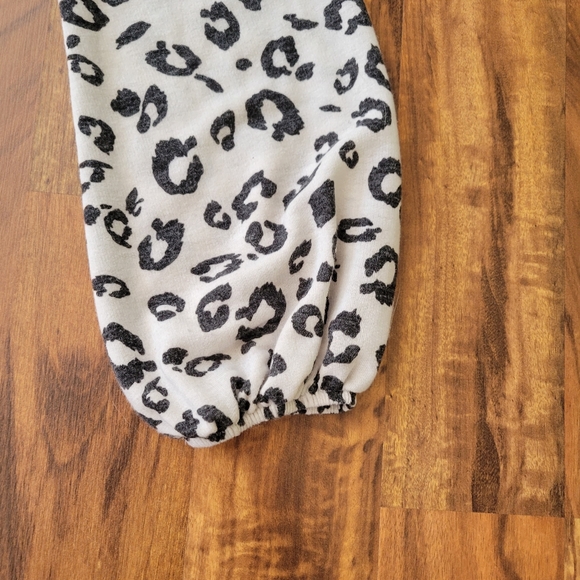 White Birch Animal Print Top Size S Purchsed from Filly Flair - Picture 2 of 7
